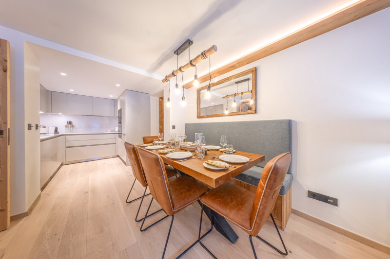 _lv_images__lot_0002340329_06_18304458