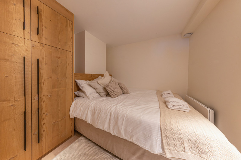 _lv_images__lot_0002340329_07_18556905