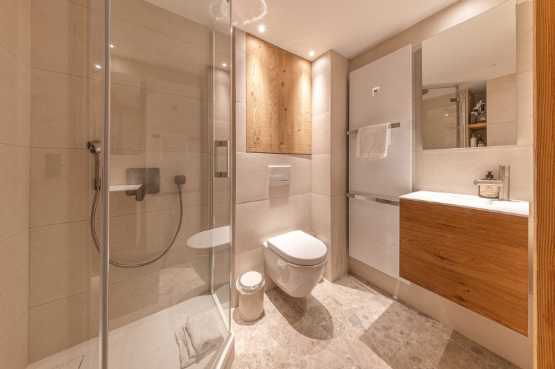 _lv_images__lot_0002340329_11_18135778