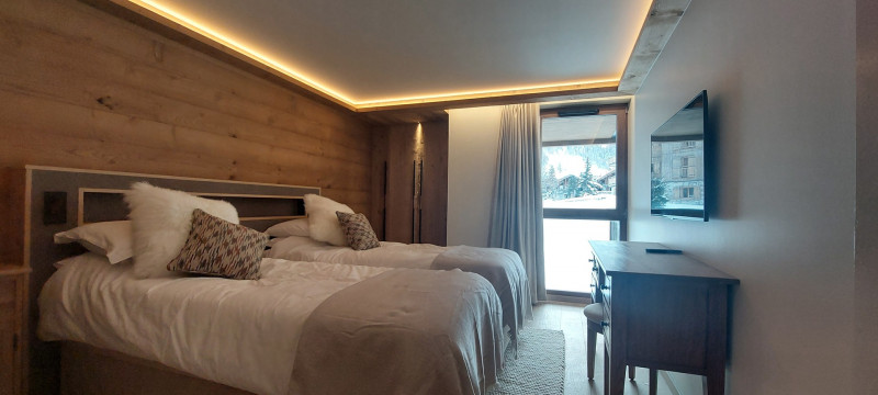 _lv_images__lot_0002340329_12_17399369