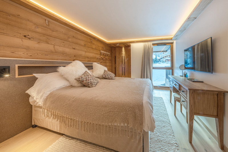 _lv_images__lot_0002340329_12_18259806