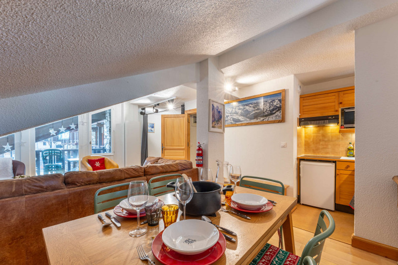 _lv_images__lot_0002340330_03_18421338