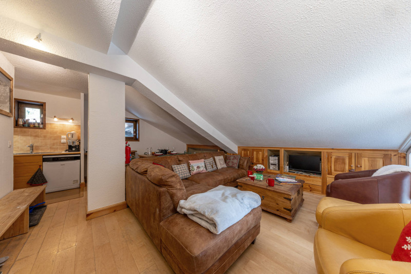 _lv_images__lot_0002340330_05_17942239