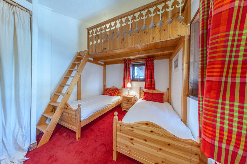 _lv_images__lot_0002340330_10_18468934