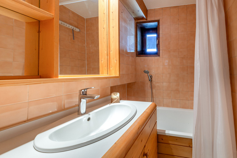 _lv_images__lot_0002340330_11_18323931