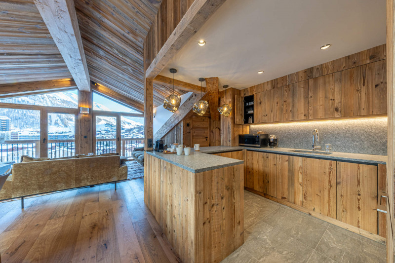 _lv_images__lot_0002340331_06_17417954