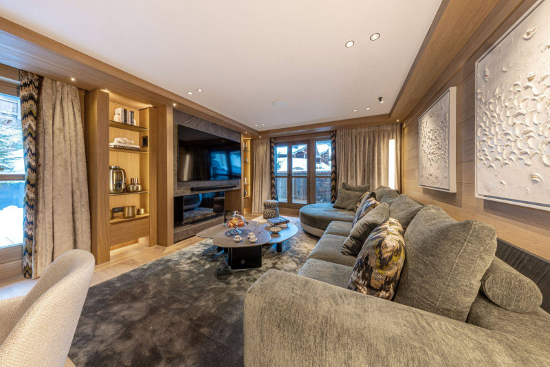 _lv_images__lot_0002340332_05_18419394