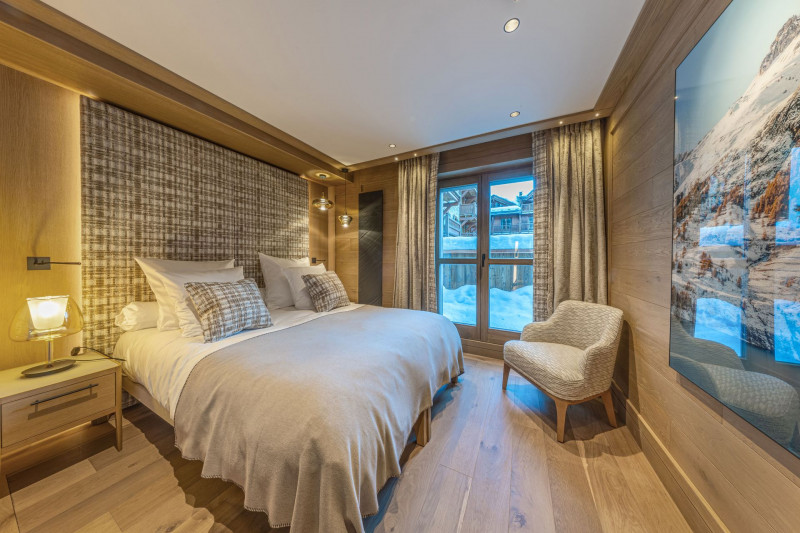 _lv_images__lot_0002340332_09_18419398