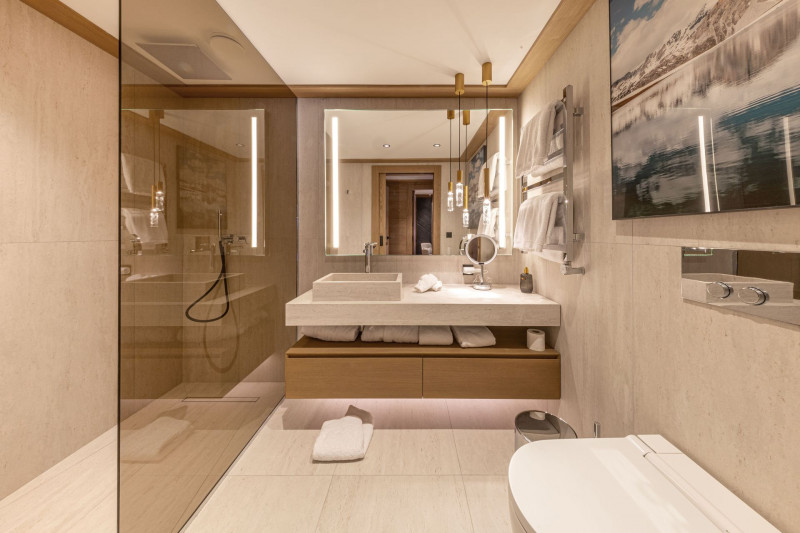 _lv_images__lot_0002340332_11_18549881