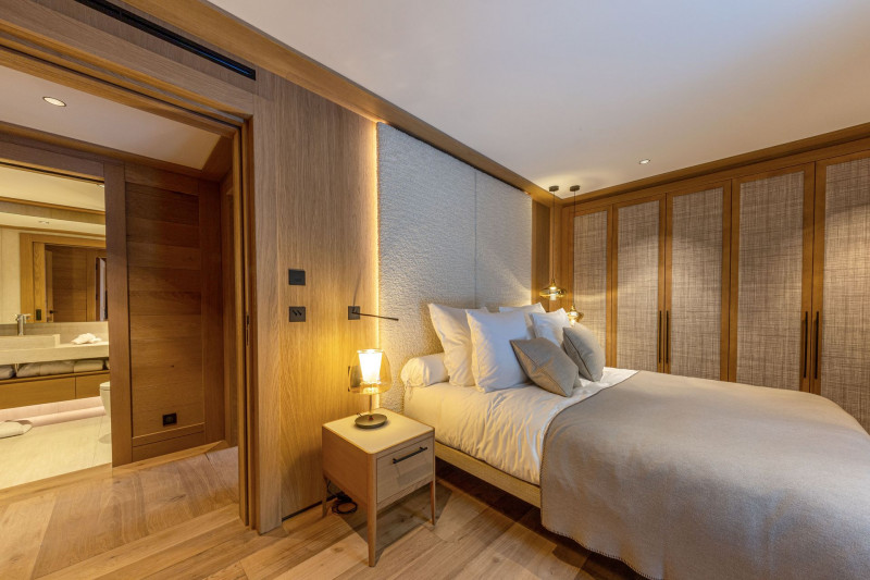 _lv_images__lot_0002340332_13_18357671