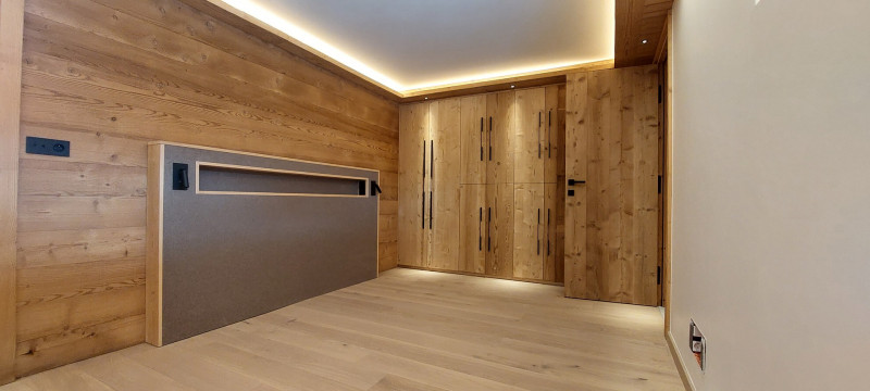 _lv_images__lot_0002340333_02_17398960