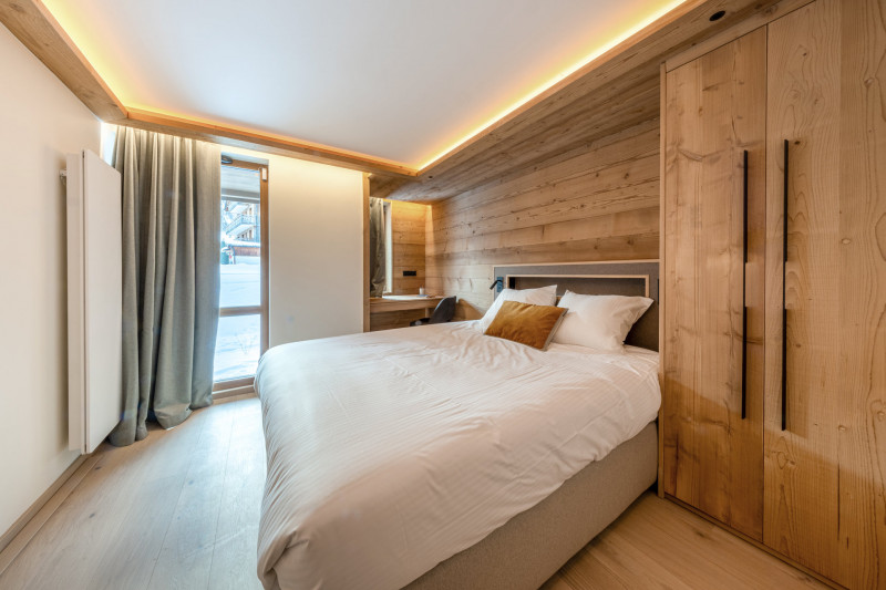 _lv_images__lot_0002340333_08_18312409