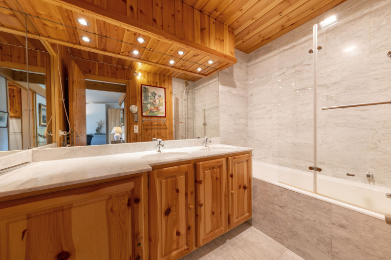 _lv_images__lot_0002340334_09_17832343