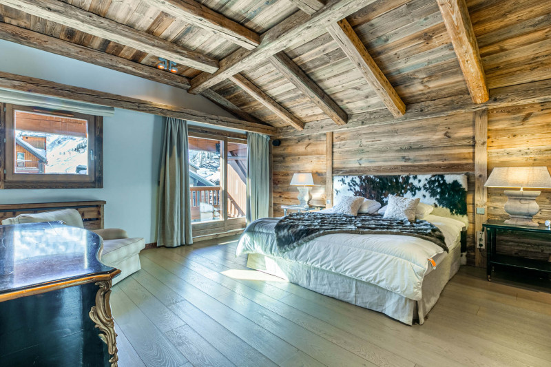 _lv_images__lot_0002340335_08_18418311