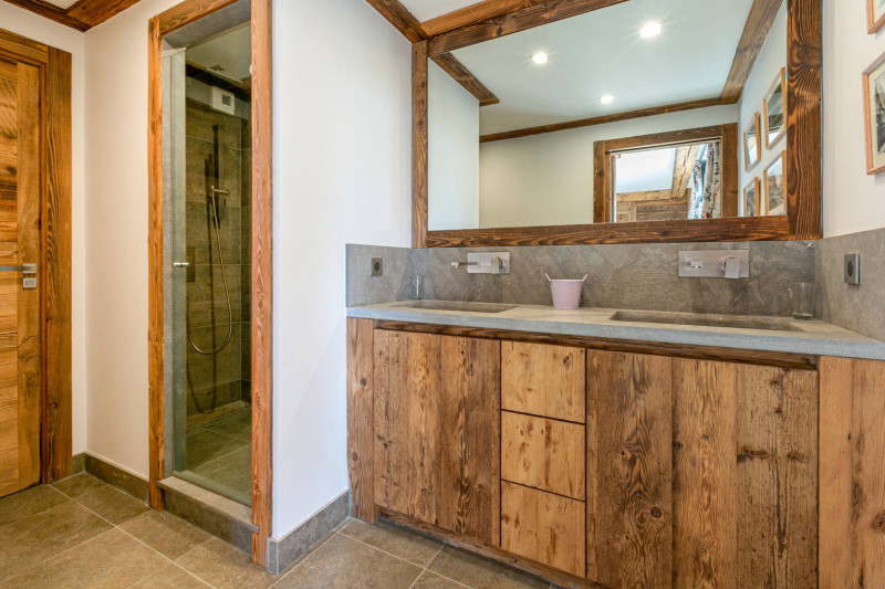 _lv_images__lot_0002340335_12_17757144