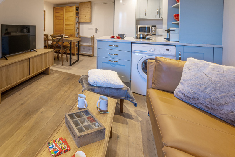 _lv_images__lot_0002340337_04_17417128