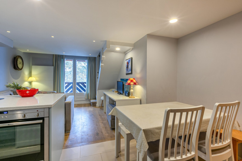 _lv_images__lot_0002340337_05_17300104