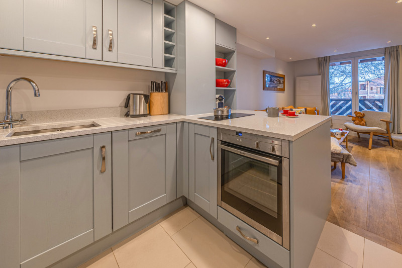 _lv_images__lot_0002340337_08_18322700