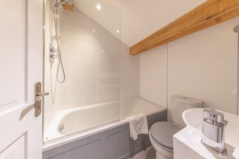 _lv_images__lot_0002340337_11_18322703