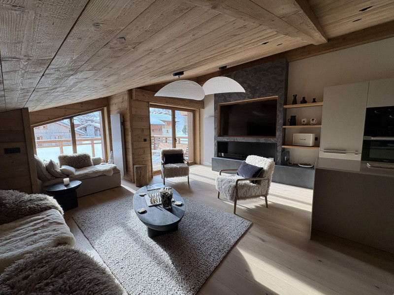 _lv_images__lot_0002340338_01_17828256