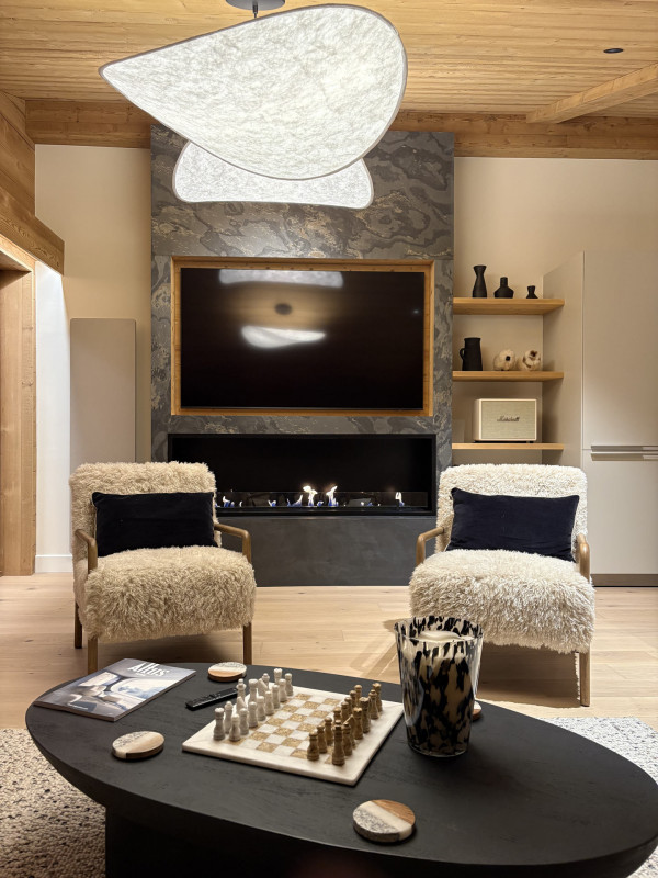 _lv_images__lot_0002340338_03_17828258