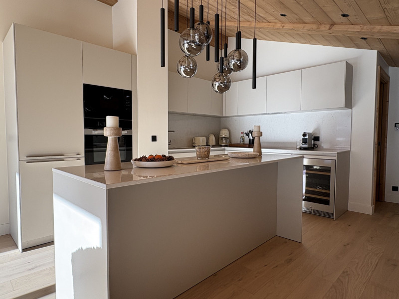 _lv_images__lot_0002340338_05_17784188