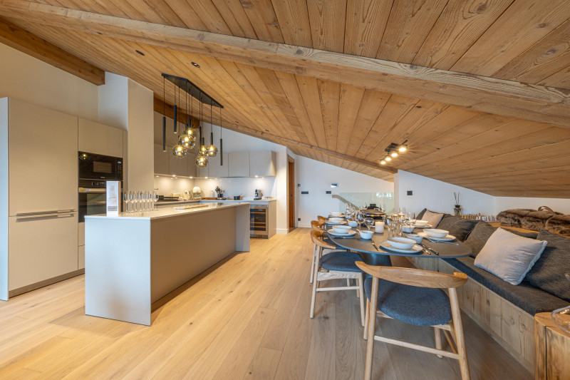 _lv_images__lot_0002340338_05_18223850