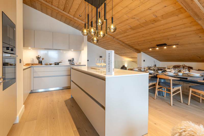 _lv_images__lot_0002340338_06_18430913