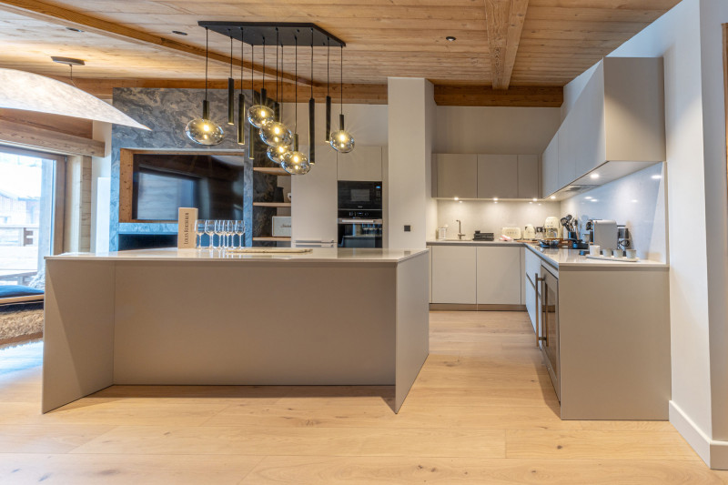 _lv_images__lot_0002340338_07_18303657