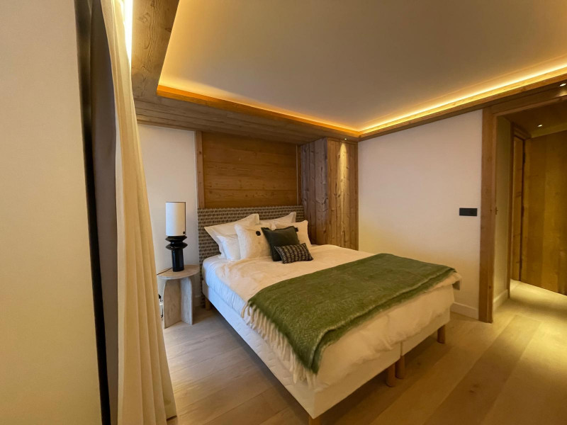 _lv_images__lot_0002340338_08_17398689