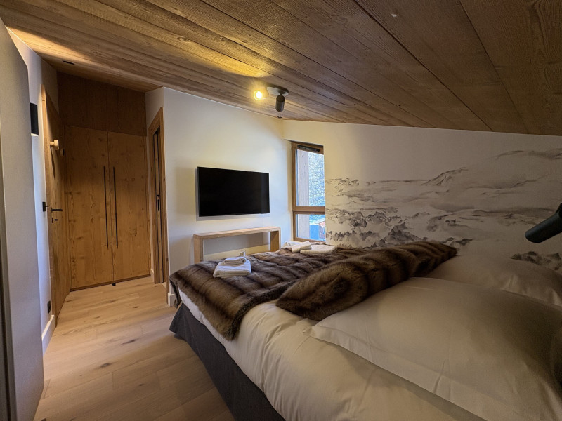 _lv_images__lot_0002340338_08_17828263