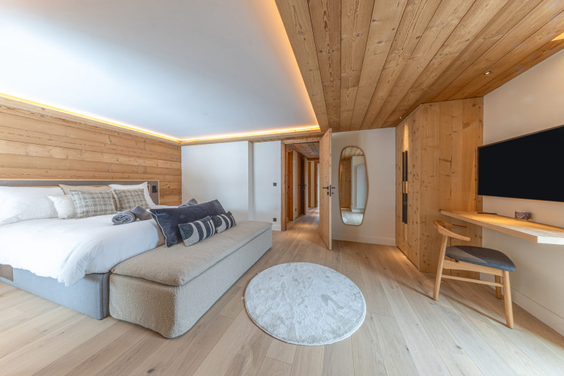 _lv_images__lot_0002340338_08_18430915