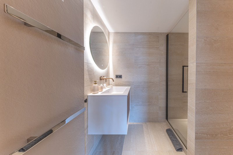 _lv_images__lot_0002340338_12_18448651