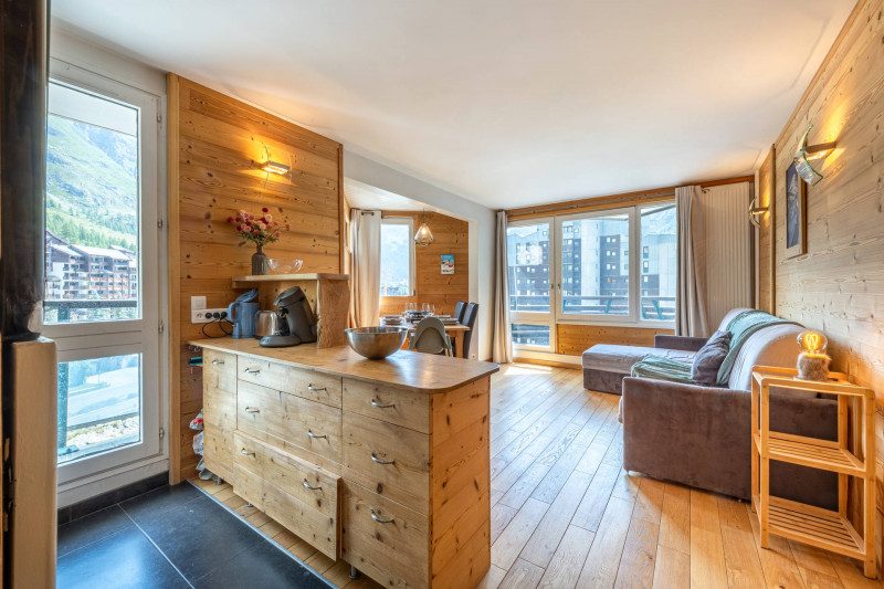 _lv_images__lot_0002340340_02_17468185