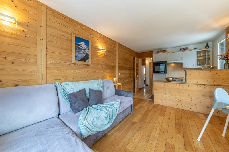 _lv_images__lot_0002340340_03_18483865