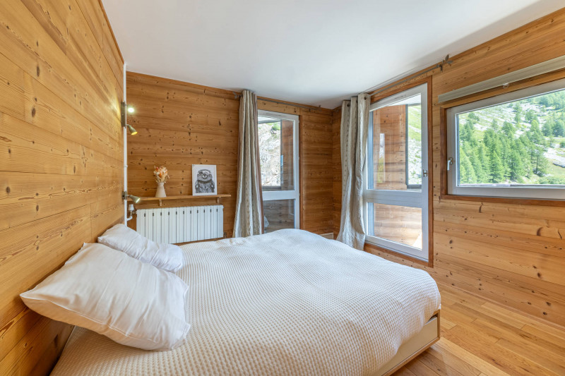 _lv_images__lot_0002340340_05_18430534