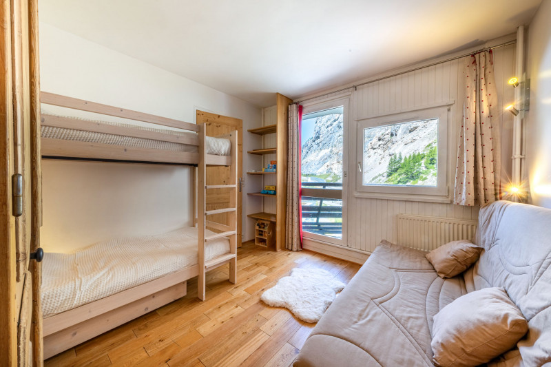 _lv_images__lot_0002340340_06_18448615