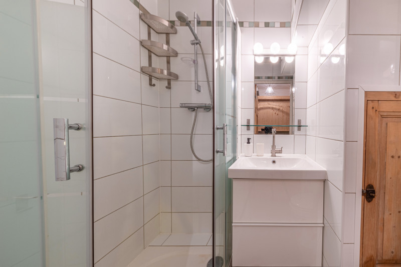 _lv_images__lot_0002340340_13_17939323