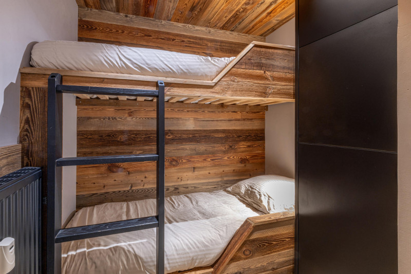 _lv_images__lot_0002340341_08_18180214