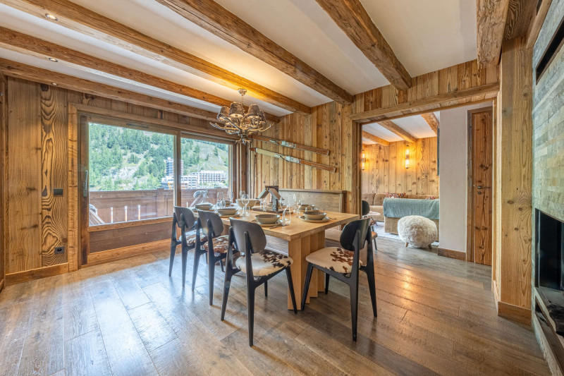 _lv_images__lot_0002340342_02_18359163