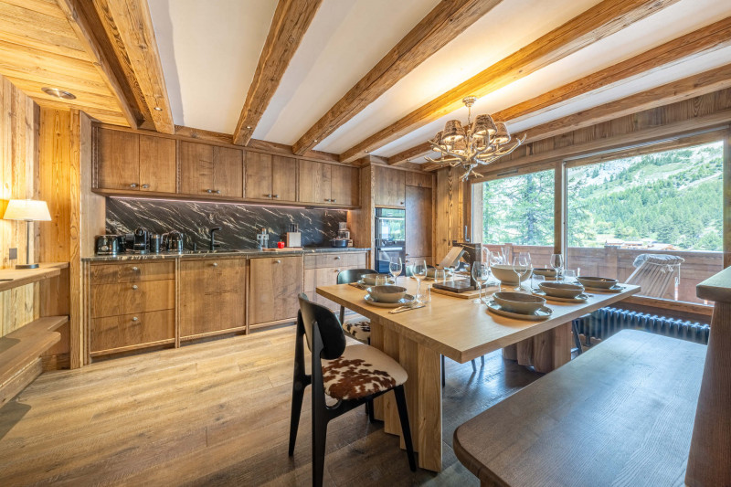 _lv_images__lot_0002340342_03_18101412