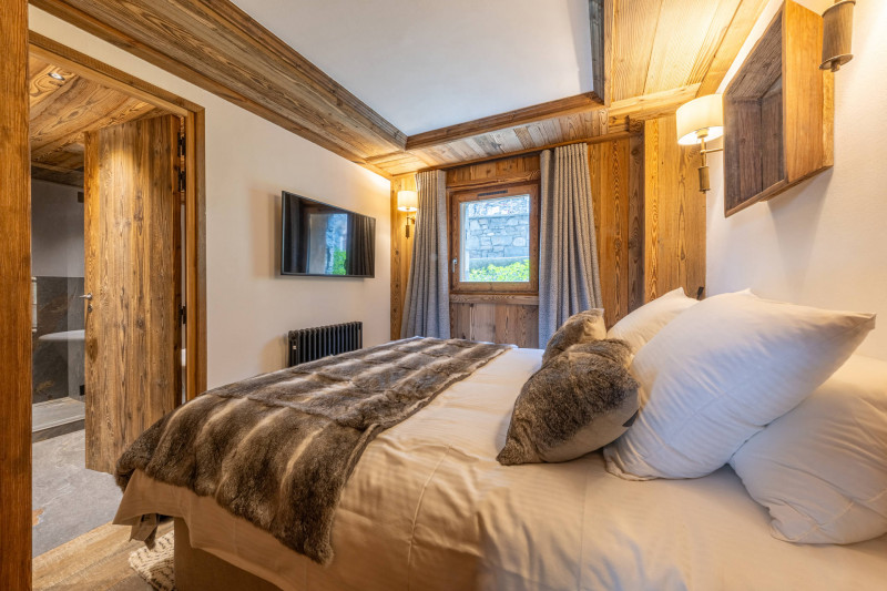 _lv_images__lot_0002340342_08_18101417