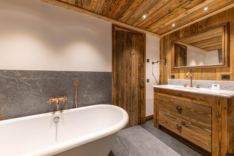 _lv_images__lot_0002340342_11_18556771