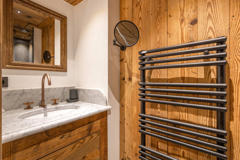 _lv_images__lot_0002340342_13_18101422