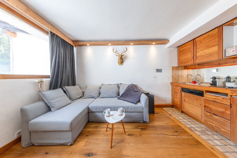 _lv_images__lot_0002340343_04_18100580