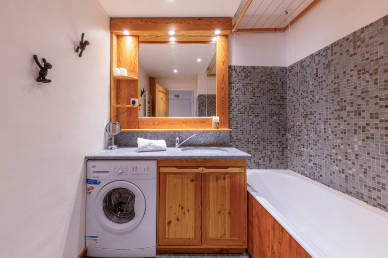 _lv_images__lot_0002340343_07_18323026