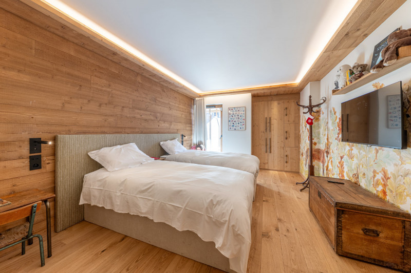 _lv_images__lot_0002340344_11_18180092