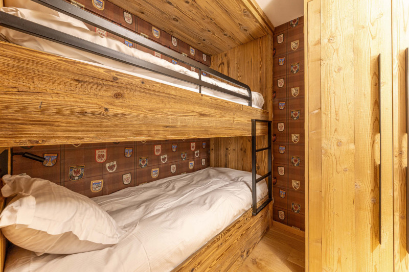 _lv_images__lot_0002340344_12_18357871