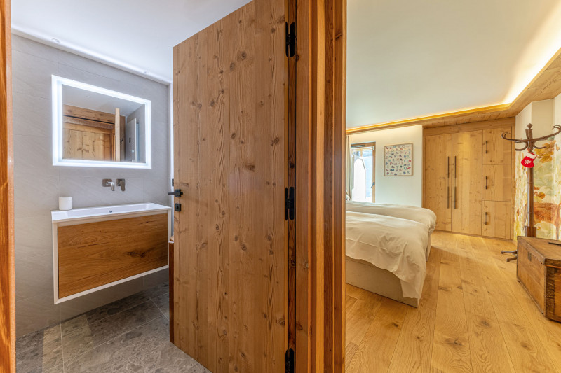 _lv_images__lot_0002340344_14_18064654