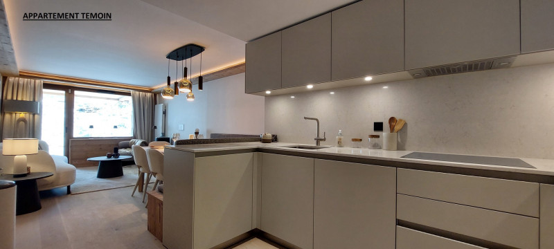 _lv_images__lot_0002340345_04_17299016